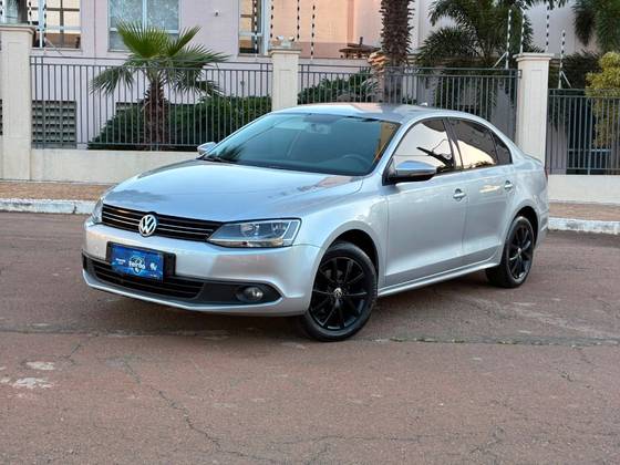 VOLKSWAGEN JETTA 2.0 COMFORTLINE FLEX 4P TIPTRONIC VOLKSWAGEN JETTA 2.0 COMFORTLINE FLEX 4P TIPTRONIC